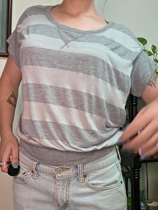 h.i.p. Tops - 2000s Y2K Grey Striped Slouchy Top Cinch Bottom Size M